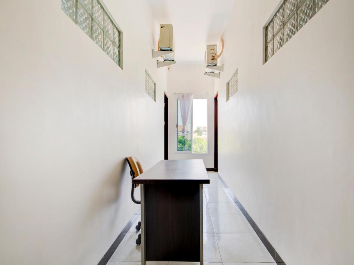 Oyo Life 3987 Kost Aditya Σουραμπάγια Εξωτερικό φωτογραφία