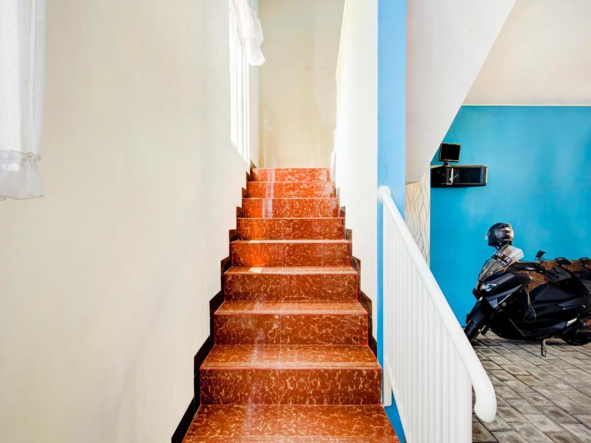 Oyo Life 3987 Kost Aditya Σουραμπάγια Εξωτερικό φωτογραφία