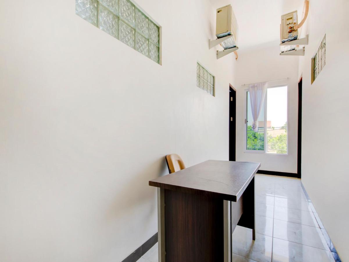 Oyo Life 3987 Kost Aditya Σουραμπάγια Εξωτερικό φωτογραφία