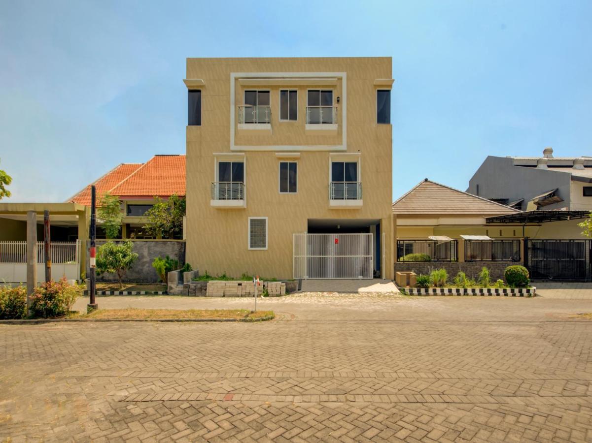 Oyo Life 3987 Kost Aditya Σουραμπάγια Εξωτερικό φωτογραφία