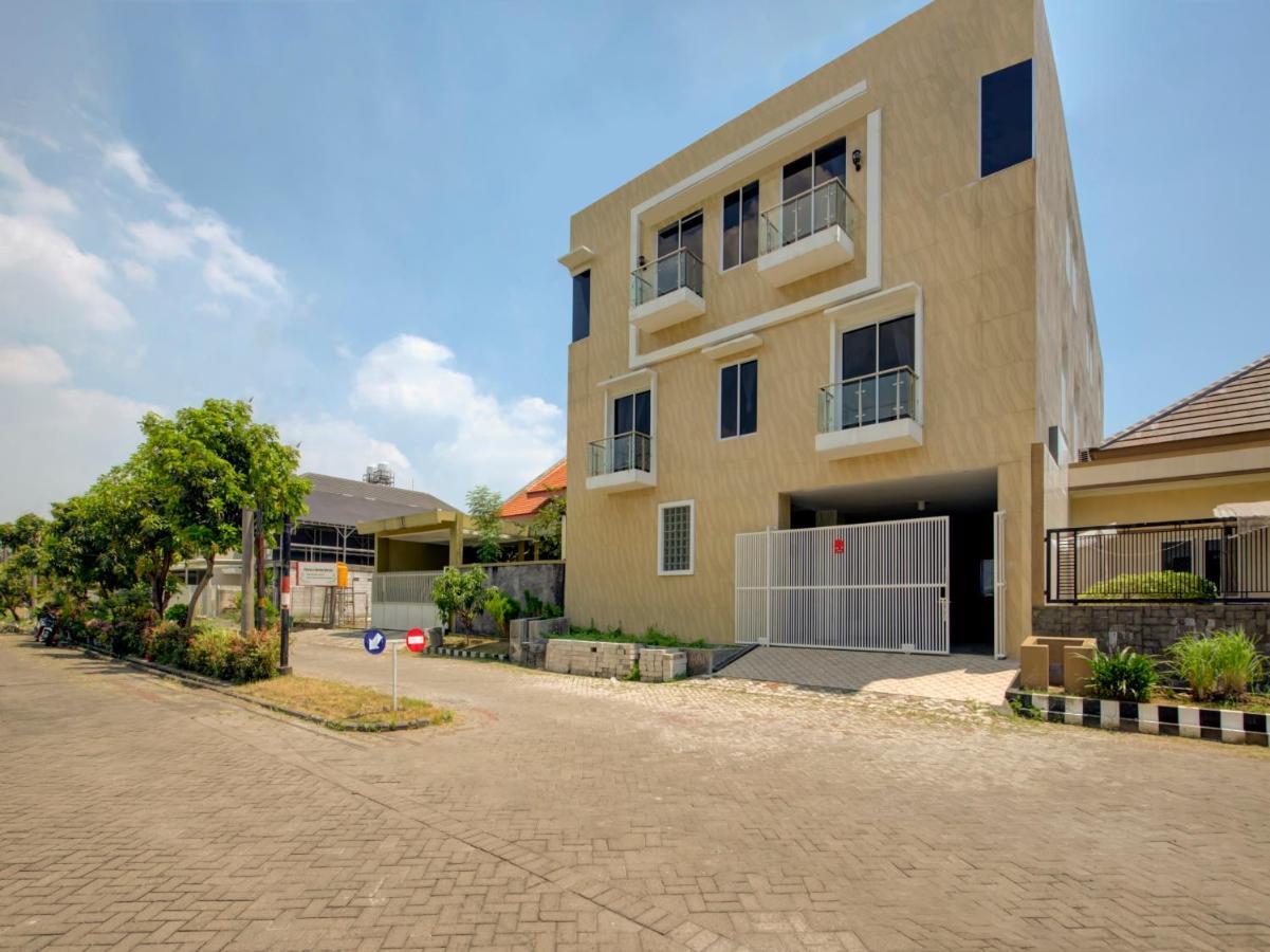 Oyo Life 3987 Kost Aditya Σουραμπάγια Εξωτερικό φωτογραφία