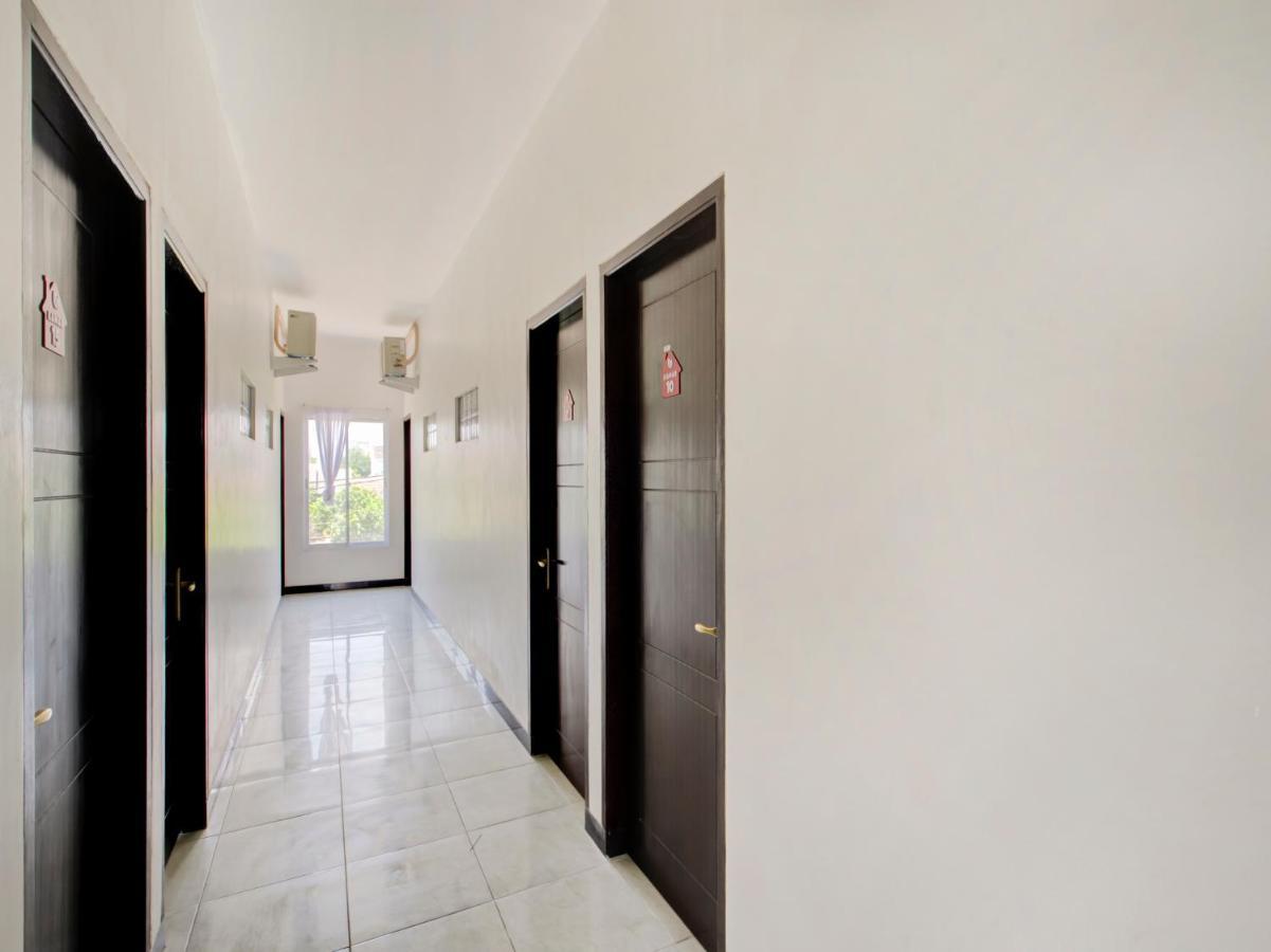 Oyo Life 3987 Kost Aditya Σουραμπάγια Εξωτερικό φωτογραφία