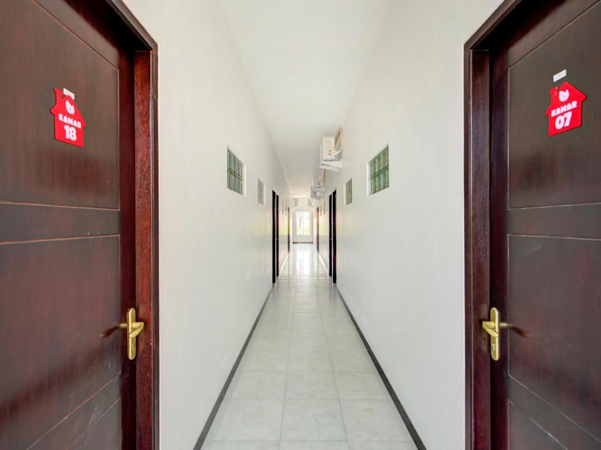 Oyo Life 3987 Kost Aditya Σουραμπάγια Εξωτερικό φωτογραφία